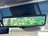 【デジタルインナーミラー】後席の大きな荷物や同乗者で後方が確認しづらい時でも安心!カメラが撮影した車両後方の映像をルームミラー内に表示。クリアな視界で状況の確認が可能です!