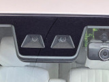 【スマートアシスト】走行中に前方の車両等を認識し、衝突しそうな時は警報とブレーキで衝突回避と被害軽減をアシスト。より安全にドライブをお楽しみいただけます。