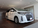 広々とした車内空間に優れた燃費性能。更にデザインも上質で人気のお車です!