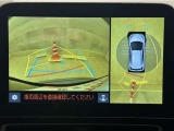 真上から見下ろしたような視点で車とその周囲を確認出来る画面と、車両後方を映し出すバックモニター画面の2つを表示してくれます。