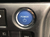 エンジンスタートスイッチです。キーが車内にあれば、エンジンの始動や停止はスイッチを押すだけ!キーを取り出す手間を省き、ワンプッシュで操作できるので簡単でスムーズです。