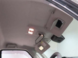 サンバイザーには、バニティーミラー付いてます。