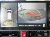 パノラミックビューモニター付きで車両を上から見たような映像をディスプレイオーディオ画面に表示