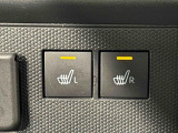 寒い日のドライブを快適にする運転席&助手席シートヒーターが付いてます。近くにアクセサリーソケット(12V/120W)も装備されています。
