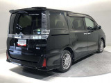 ご納車前にはエンジンオイル・オイルエレメント等を交換して、トヨタディーラーのエンジニアがしっかりと整備をさせていただきます。交換部品などについては、スタッフへお尋ねください。