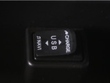USB接続により外部オーディオと連携する事が出来、車内で音楽を楽しむ事が出来ます。