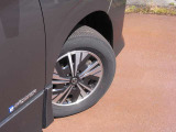 195/65R15タイヤ+専用アルミホイールです。スタッドレスタイヤや各種オプションのご注文も承っております(^^)/