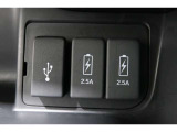 スマートフォンなどの音楽再生が可能なUSB接続ジャック装備車両です♪♪♪