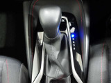 シンプルで操作性の良いフロアシフトです。
