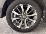 純正アルミホイールです。足元が引き立つので、車全体のイメージがアップしますよ