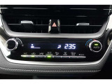 ★エアコンはオートタイプが装着済みです!オートモードにしておけば、車内温度を設定するだけで風の料や吹き出し口の切り替えを機械が行ってくれます!一年中快適な環境を作れますよ♪