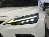 【三眼LEDヘッドライト】スタイリッシュな見た目の三眼LEDヘッドライトを装備♪スタイルだけでなく、夜間の走行も視界良好で安心してお乗りいただけます。