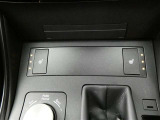 【シートヒーター】運転席と助手席の座面にヒーターが内蔵が内蔵されていますので寒い時でも快適運転です。
