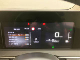 視認性に優れたメーターを採用しており、走行中でも車速や情報が分かりやすく表示されます。運転時の視線移動をむりのない範囲に抑え、快適で安心感のあるドライブをサポートします。