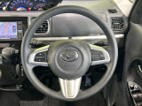 インテリアに合わせたデザインのステアリングは、運転される方のことも考え、運転しやすい形状、大きさです。是非一度、実際に触ってお確かめください。