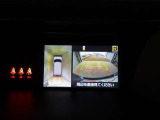 バックモニター付きで慣れない駐車場や車庫入れをサポートします。