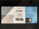 スマートキーは鍵をバッグに入れたままでもドアロックの開閉やエンジンのON・OFFができます。夜間や雨の日も鍵を探さなくて良いので便利です。