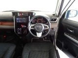 視界良好、操作しやすい運転席です。