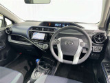 高いホールド性で運転姿勢が安定します。長距離ドライブでも疲れにくいのが魅力です。快適なドライビングライフをお送りください♪