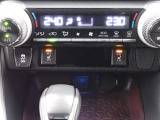 VSC OFFスイッチ。  シートヒーター付きです。寒い日も快適なドライブが楽しめます♪