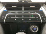 オートエアコンは温度を設定するだけで、自動で風量などを設定してくれます。運転しながら操作も必要ないので、安全性も向上します。