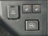 アクセサリーソケット。  シートヒーター付きです。寒い日も快適なドライブが楽しめます♪  USBソケット。