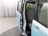 両側パワースライドドア付きだから、狭い駐車スペースなどでの 乗り降りラクラク!小さなお子さまのいるご家庭には嬉しい装備。