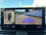 センターモニター バックカメラ映像 鮮明に映りハンドルの切れ角によってラインも動き車の動きがわかりやすく表示されます。