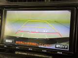 後方の見える安心をお届けするバックガイドモニター付:バックするときのアシストラインもあって楽々バック!車庫入れや縦列駐車をサポートし、苦手な駐車も安心です!今やもう手放せない装備ですネ♪