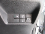 パーキングセンサーや横滑りを防ぐVSA等のスイッチ類は運転席の右側、手の届きやすい位置にあります。