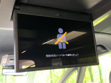 【13.2型フリップダウン】大画面モニターで後席でもエンタメをお楽しみいただけます。家族や友人とお出かけする機会が多い方に大人気です♪