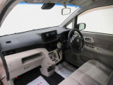 ダイハツのお店では、ダイハツ車を知り尽くしたプロフェッショナルが、専用の診断機器を使って各システムを点検しております。