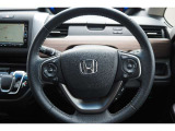 【ハンドル】スピードを一定に保つクルーズコントロールやオーディオのスイッチ等、安全に運転できる機能が満載!
