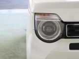 LEDヘッドライトは、点灯の瞬間から光量を発揮し、突然暗くなるトンネルなどでの安定感を高めます。