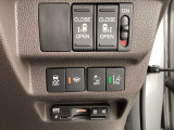 こちらの車両はお問い合わせが多く大変便利な『両側電動スライドドア』が装備された車両ですよ(*^_^*)乗り降りの際にとっても重宝しますよ(^^♪