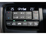運転席と助手席の温度設定の変更が可能な左右独立タイプのデュアルエアコンです♪♪♪暑がりな人・寒がりな人も誰もが車内を快適にお過ごしいただけます♪♪♪