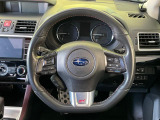 【純正革巻きステアリング】上質な革を使用することで、手にしっかり馴染みとても運転しやすいハンドルです♪