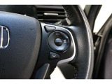 Hondaセンシングの機能のひとつ、アダプティブクルーズコントロール付!アクセルから足を離しても設定したスピードと前車との車間を保ち走行してくれます!車線維持もアシスト☆高速道路で疲労軽減ですね☆