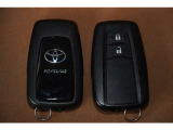 【スマートキー】 カバンやポケットに入れたままでドアの施錠、開錠、エンジンスタートが可能です。