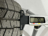 冬タイヤの残り溝は7.0mmです。スリップラインからは5.6mmとなっております。
