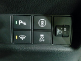 パーキングセンサーや横滑りを防ぐVSA等のスイッチ類は運転席の右側、手の届きやすい位置にあります。