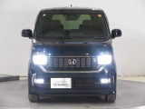 ハロゲンより明るく、より遠くまでさらなる安心感のあるLEDヘッドライトを採用。点灯忘れも防止できるオートライトコントロール機構付きです。