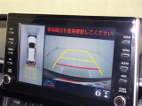 バックモニター付なので後退時に後方が見えるので安心。 車は構造上、死角がたくさんなので万が一を考えると必須ですね。 あくまで補助の為の装備、バックは目視で確認する事が重要ですよ。