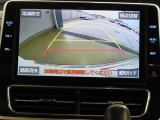 バックモニター付きです。モニターにはガイド線も表示されます。