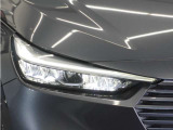【LEDヘッドライト+デイタイムランニングランプ】主流のLEDヘッドライトに、日中でも他者からの視認性を良くするデイタイムランニングランプ装備!スタイリッシュでかっこよく仕上がっています。
