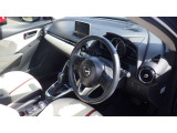 インパネ廻りと運転席です!シンプルにスッキリとまとまっています。運転操作に迷いにくくなっておりとても運転しやすいです。