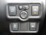 【エマージェンシーブレーキ】走行中に前方の車両等を認識し、衝突の危険があるときは警報とブレーキで衝突回避と被害軽減をアシスト。より安全にドライブをお楽しみいただけます。