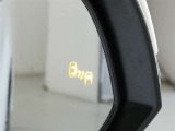 ブラインドスポットモニター装備。隣車線を走る車両を検知。ドアミラーでは確認しにくい後、側方エリアに存在する車両や急接近してくる車両も検知しドアミラーに搭載されたLEDインジケーターが点灯します。