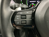 ステアリングにオーディオ操作スイッチが付いています。オーディオ画面に直接タッチしなくても操作が出来ますので、運転に集中できます。
