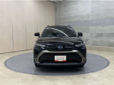 お車購入のポイントとなるフロントマスクです!シャープな目つきが印象的なデザインのヘッドランプです。